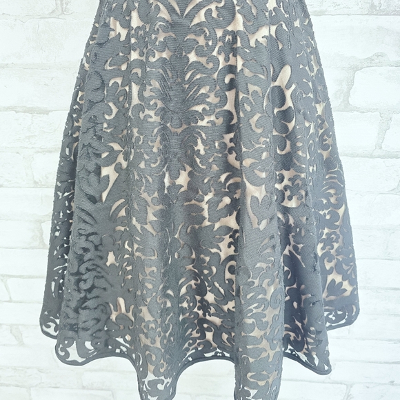 Xscape Lace Party Dress - Picture 5 of 9